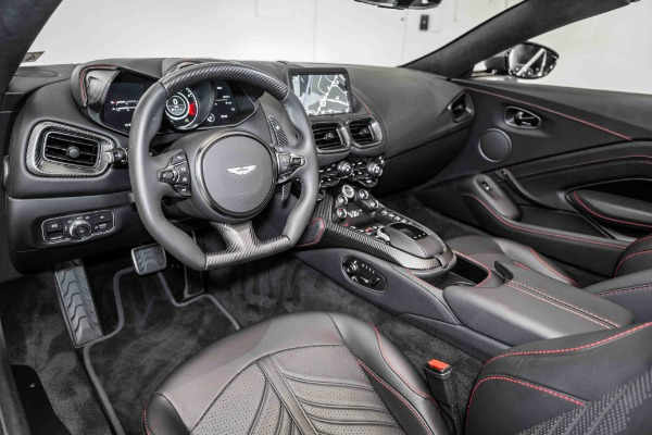 Aston Martin Vantage photo 4